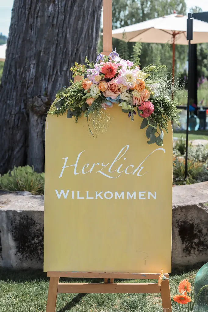 Willkommensschild Gelb
